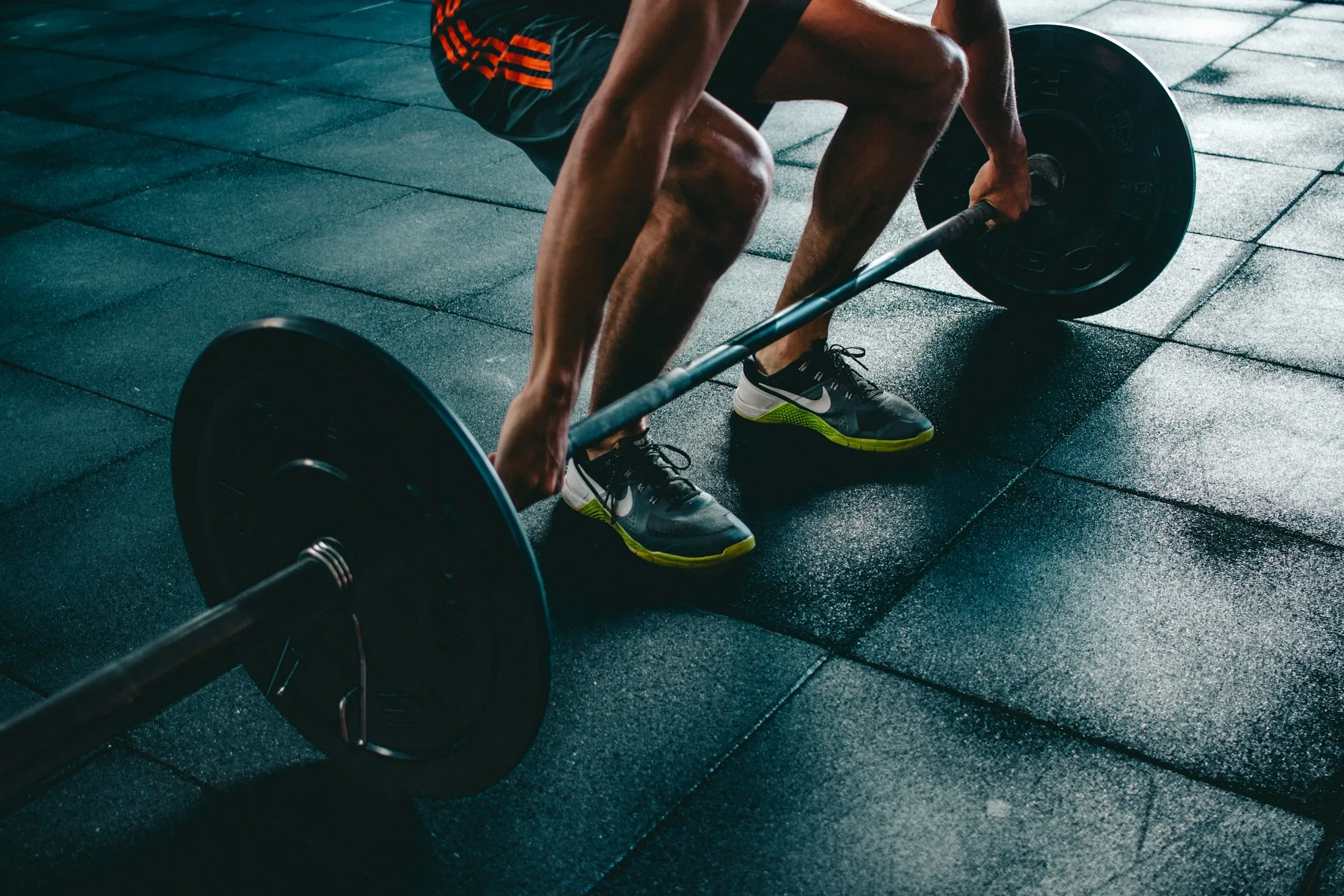 Mid-deadlift in a dark gym: chalk, iron and nothing given.